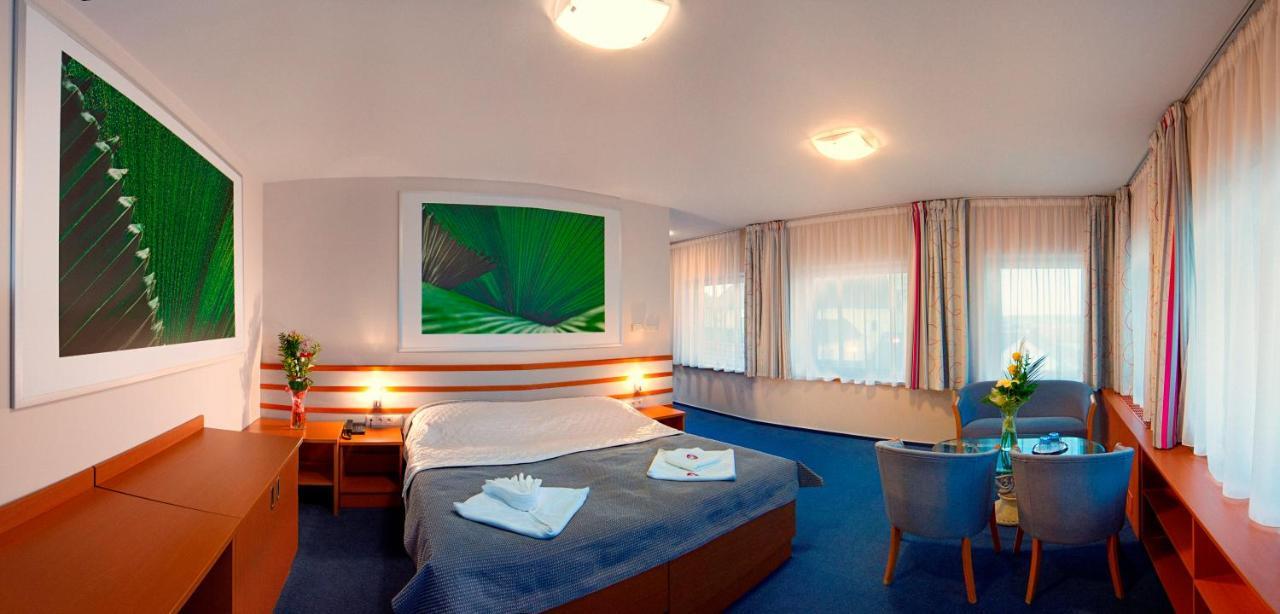 Hotel Air Holíč Esterno foto
